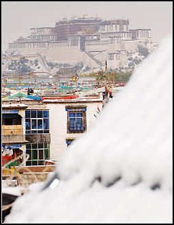 20080301-lhasa_in_snow_tibet_china_photo_xinhua.jpg