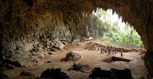 20120205-Homo_floresiensis_cave.jpg