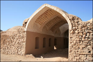 20120209-buildings_used_in_the_zoroastrian_death_ceremony.jpg