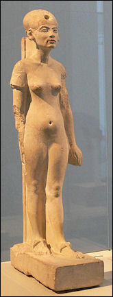 20120211-Nefertiti_Standing-striding_Berlin.jpg