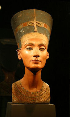 20120215-Nefertiti_bust2.jpg