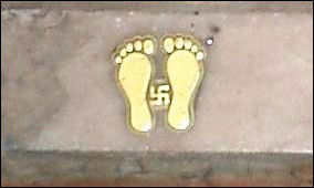 20120501-Swastika_doorstep_crop.jpg