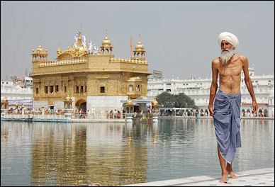 20120502-Sikh_pilgrim_at_the_Golden_Temple.jpg