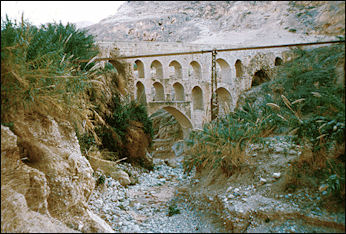 20120503-Roman_Aquaduct_near_Jericho_Eretz_Israel.jpg