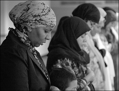 20120509-women_jummah_prayer.jpg