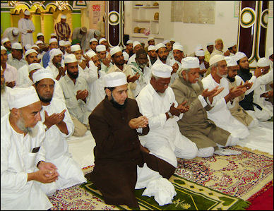 20120510-Ghousavi_Shah_at_Masjid.jpg
