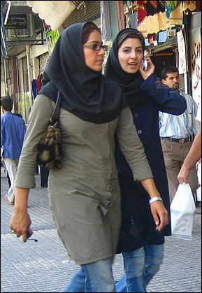 20120510-Iranian_women_walking_and_talking.jpg