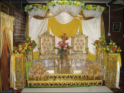 20120510-Malaysian_wedding_seats.jpg