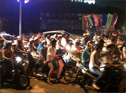 20120513-Kim_Ma_motorbike_traffic_HN.jpg