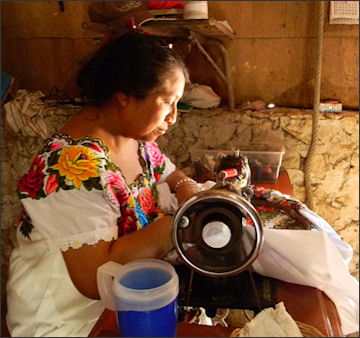 20120513-Mayan_women_Souvenir_makers.JPG