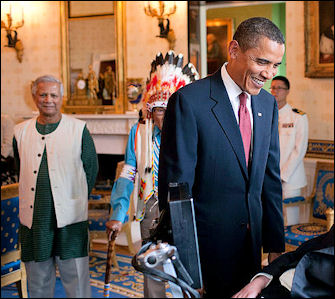 20120514-Barack_Obama_speaks_to_Stephen_Hawking.jpg