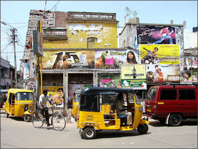 20120514-Madurai_Cityscape_with_Movie.jpg