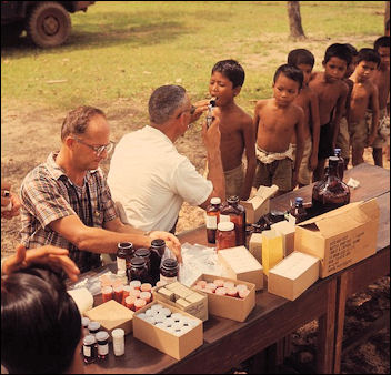 20120514-Thai_village_school_children_are_examined_by_members_of_a_U.S._Air_Force.jpg