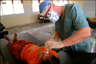 20120514-US_dentist__Indonesian_woman.jpg