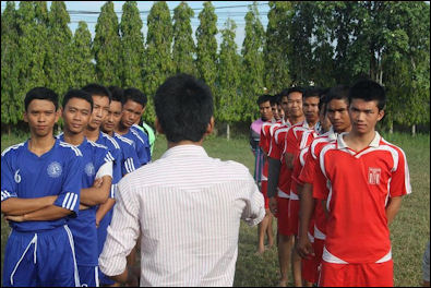 20120514-sportCambodian_Kep_Vs_Sihanoukville_soccer_teams.jpg