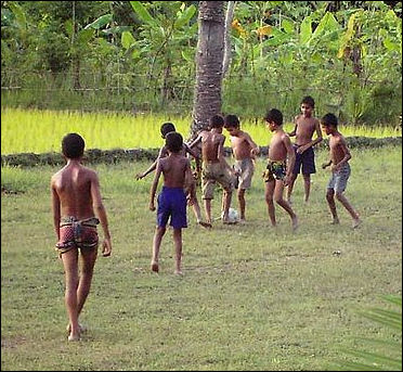 20120514-sportfootball_in_the_village_of_Bangladesh.jpg
