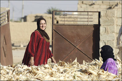 20120515-Iraqi_women_shuck_corn_for_bread_in_the_village_of_Al_Kahn_in_Kirkuk_Iraq.jpg