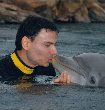 20120522-Dolphin_kiss_eric_talaska.jpg