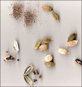 20120525-Cardamom-Dried_Seeds.jpg