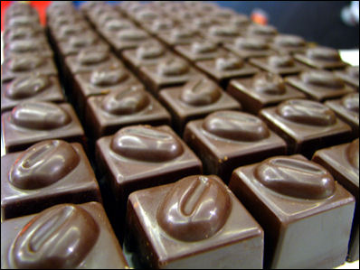 20120526-Chocolate_cubes_with_coffee_bean.jpg