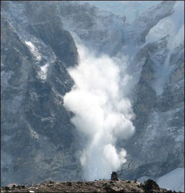 20120530-Avalanche_on_Everest.JPG