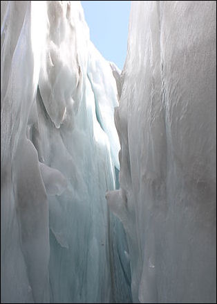 20120530-Crevasse_dans_le_glacier_du_Tour.jpg