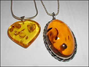 20120531-Amber.pendants.800pix.050203.jpg