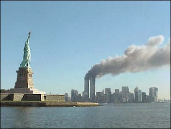 20120711-National_Park_Service_9-11_Statue_of_Liberty_and_WTC_fire.jpg